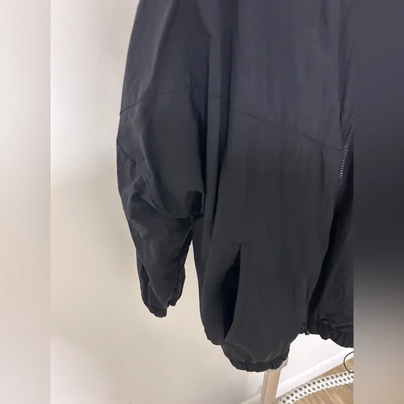 WOMEN'S NIKE SPORTSWEAR ESSENTIAL WINDRUNNER WOVEN JACKET - Picture 6 of 10